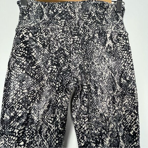 NWOT SPANX Faux Leather Snake Shine Leggings - Picture 11 of 14